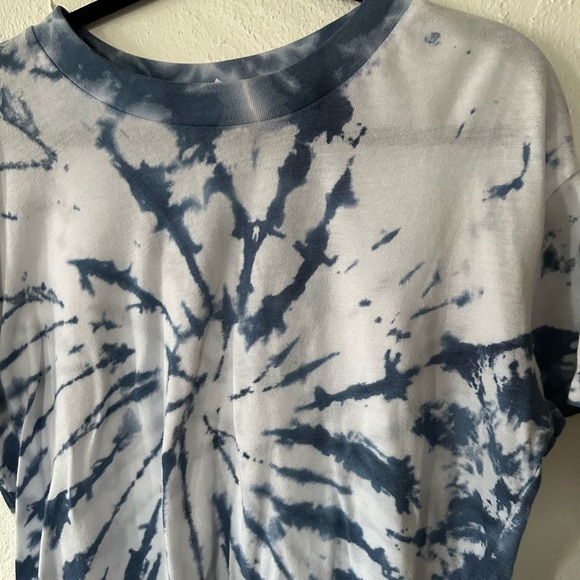 Blue and white tie dye cropped t-shirt sz large - Picture 2 of 4